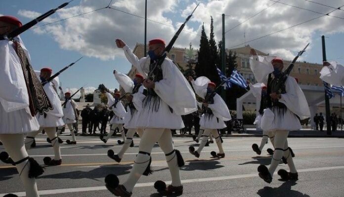 Μεγαλειώδης στρατιωτική παρέλαση 200 χρόνια