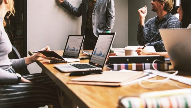 Adecco: Η ευελιξία και ο έμφυλος διαχωρισμός στον χώρο εργασίας