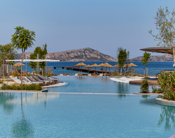 W Costa Navarino: Υποδέχεται τους πρώτους επισκέπτες