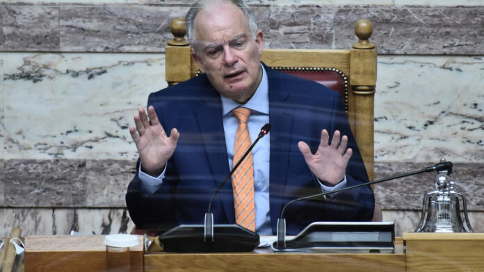 «Άστραψε και βρόντηξε» ο Τασούλας: «Σουρωτήρι» η Επιτροπή Θεσμών