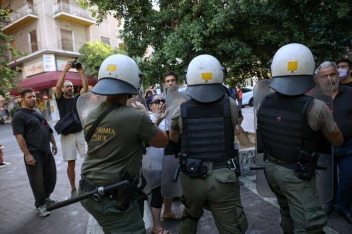 Ένταση στα Εξάρχεια για τα έργα του Μετρό