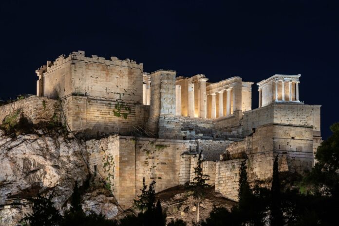 Ακρόπολη-Το-σχέδιο-για-την-ανάδειξη-των-τειχών.jpeg
