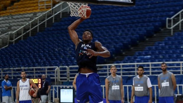 Απίθανος Αντετοκούνμπο: «Θα προσαρμοστούν 11 παίκτες σε εμένα; Και ο Σλούκας, ο Παπαπέτρου;»