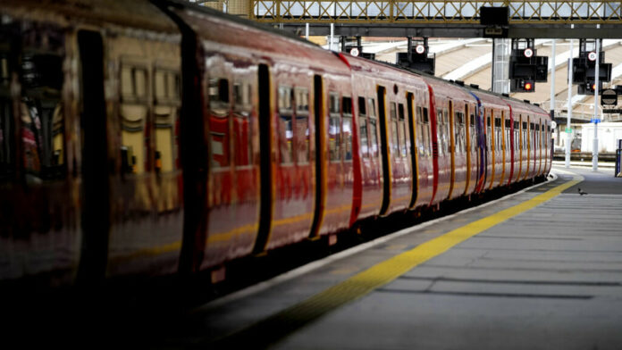 Απεργιακός «πυρετός» στη Βρετανία εξαιτίας της ραγδαίας ανόδου του πληθωρισμού