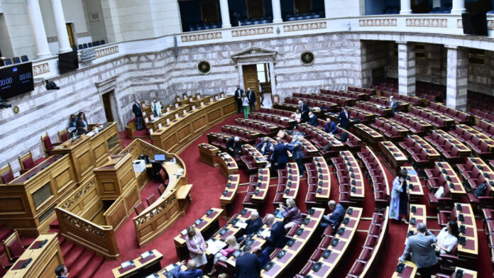 Βουλή live: Ξεκίνησε η συζήτηση για τη σύσταση εξεταστική επιτροπής για τις υποκλοπές