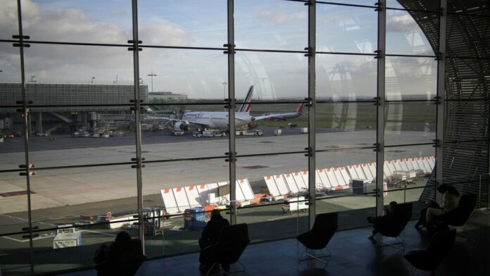 Γαλλία: Ανδρας με μαχαίρι σκοτώθηκε στο αεροδρόμιο Ρουασί από αστυνομικούς