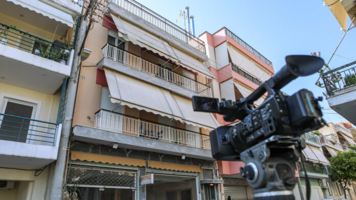 Γυναικοκτονία στο Περιστέρι: «Σφίγγει ο κλοιός» για τον βασικό ύποπτο