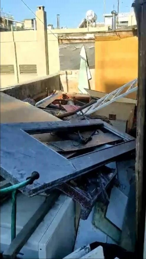 Εκκένωση κτιρίου υπό κατάληψη στα Εξάρχεια: Φωτογραφίες και βίντεο