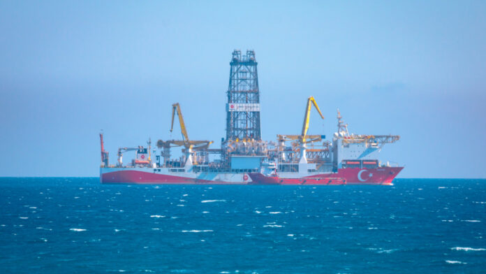 Ελληνοτουρκικά: Στις 9 Αυγούστου βγαίνει το γεωτρύπανο Αμντουλχαμίτ Χάν στη Μεσόγειο