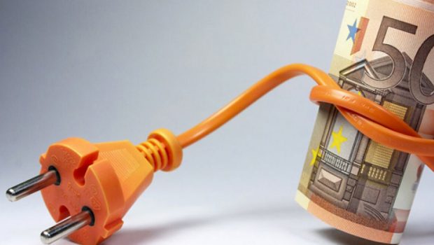 Ηλεκτρικό Ρεύμα: Από ρεκόρ σε ρεκόρ οι τιμές – Αγώνας δρόμου για τα μέτρα εξοικονόμησης