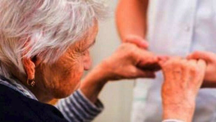 Θεσσαλονίκη: Κλείδωσε την 85χρονη μητέρα της στο μπαλκόνι κι έφυγε