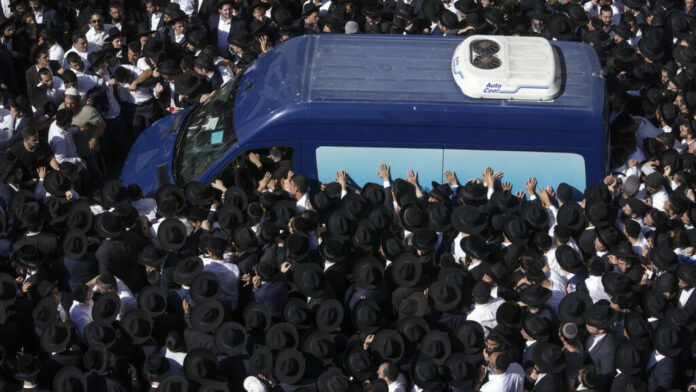 Ισραήλ: Απεβίωσε ο ραβίνος Σαλόμ Κόεν, ο ηγέτης του υπερορθόδοξου κόμματος Shas