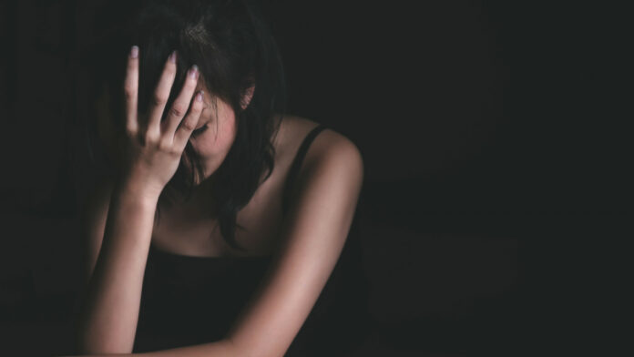 Καθημερινά περιστατικά ενδοοικογενειακής βίας-Τι λένε ιατροδικαστές και δικηγόροι