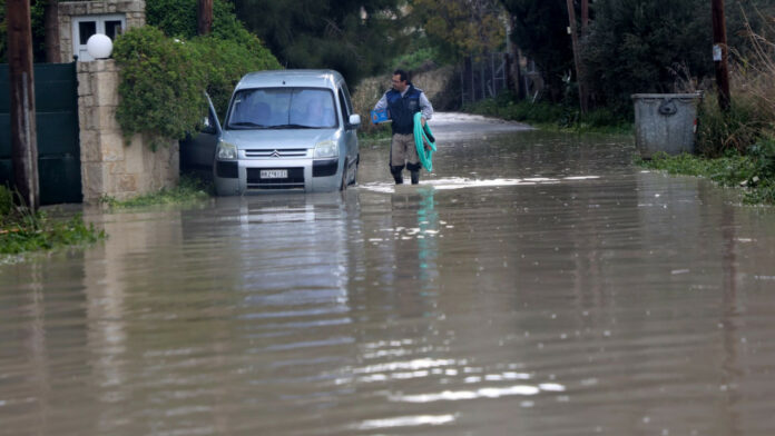 Κακοκαιρία στην Ελλάδα: 128 κλήσεις για άντληση υδάτων στην πυροσβεστική