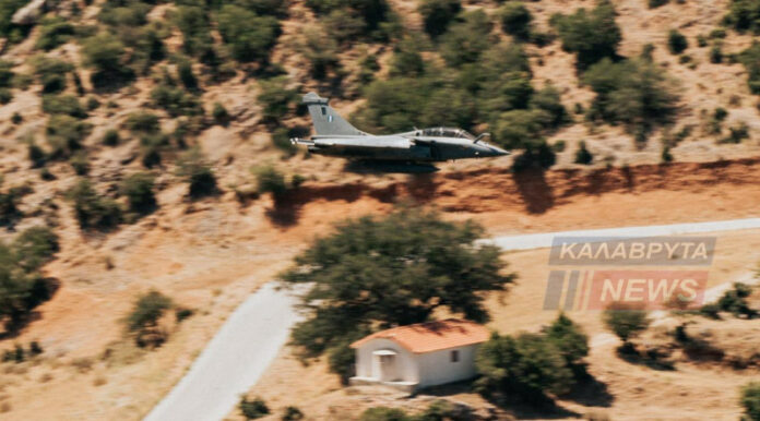 Καλάβρυτα: Rafale «έξυσαν» στέγες στη Ζαχλωρού – Εντυπωσιακές φωτογραφίες