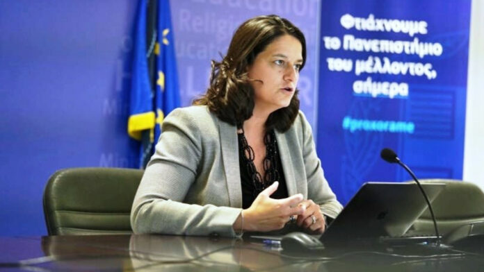 Κεραμέως για σχολεία: Ηπιότερα μέτρα κατά του κορωνοϊού