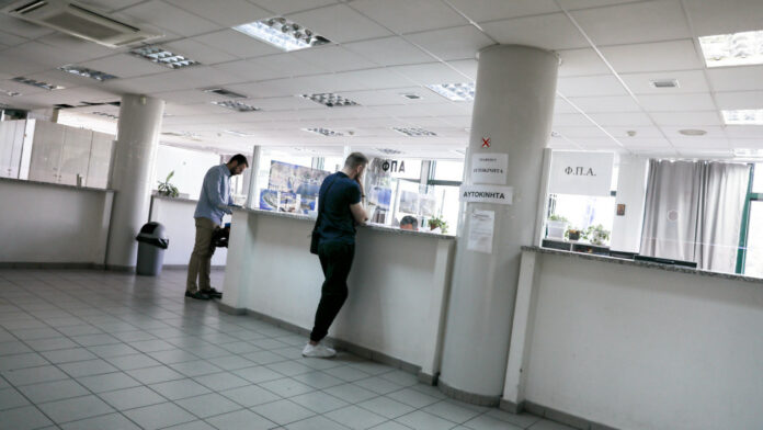 Κεφαλονιά: Ξυλοκόπησαν Εφοριακούς που έκαναν έλεγχο στο Αργοστόλι