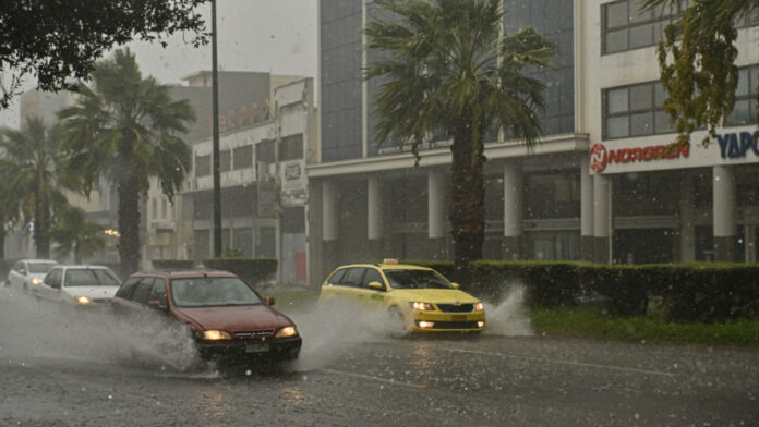 Κυκλοφοριακά πρόβληματα λόγω κακοκαιρίας: Ποιοι δρόμοι έχουν πρόβλημα
