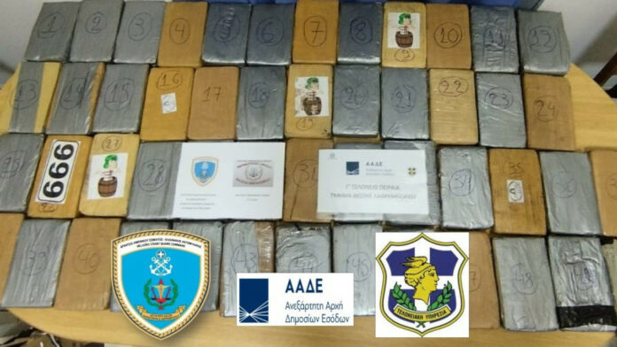 Λιμάνι Πειραιά: «Μπλόκο» σε περισσότερα από 54 κιλά κοκαΐνης