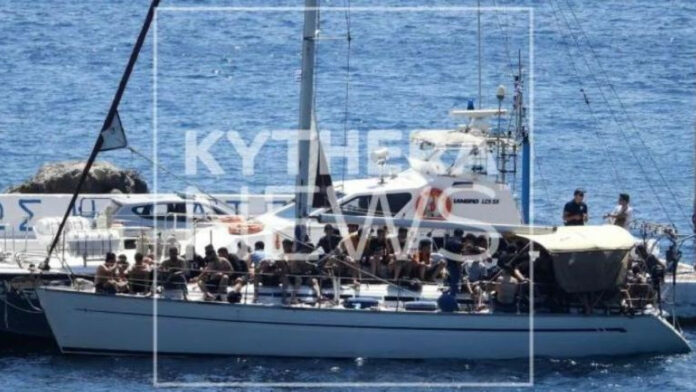 Μεταναστευτικό: Δύο ιστιοφόρα με 170 μετανάστες στα Κύθηρα