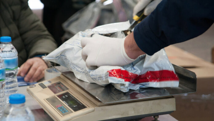 Μύκονος: Διακινούσαν ναρκωτικά μέσα σε εστιατόριο – Τέσσερις συλλήψεις