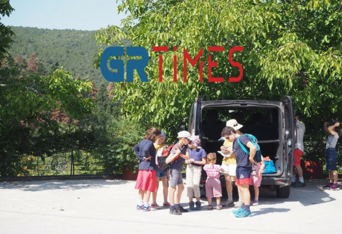 Οικογένεια Γάλλων με 7 παιδιά «μαγεύτηκαν» από τις ομορφιές της Ελλάδας