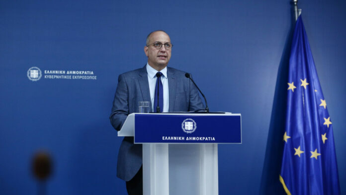 Οικονόμου: «Ναι» της κυβέρνησης σε εξεταστική επιτροπή για τις παρακολουθήσεις