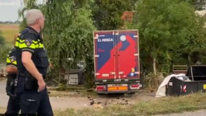 Ολλανδία: Φορτηγό παρέσυρε ανθρώπους σε υπαίθριο μπάρμπεκιου – Πολλοί νεκροί
