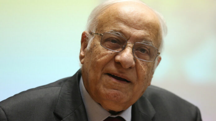 Πέθανε ο αστροφυσικός Διονύσης Σιμόπουλος