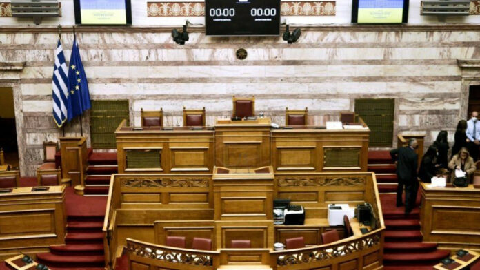 Παρακολουθήσεις: Μυρίζει «μπαρούτι» στη Βουλή – Σήμερα η «μάχη» των αρχηγών