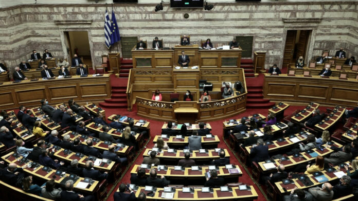 Παρακολουθήσεις: Νέος γύρος σύγκρουσης στη Βουλή σήμερα για την εξεταστική