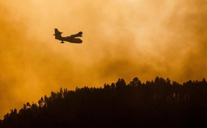 Πορτογαλία: Αναζωπυρώθηκε η πυρκαγιά στον εθνικό δρυμό της Σέρα ντα Εστρέλα