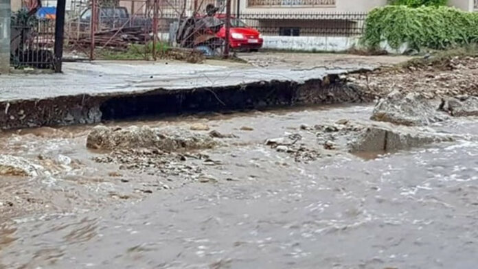 Προβλήματα από την κακοκαιρία στη Θάσο – Απεγκλωβίστηκε γυναίκα