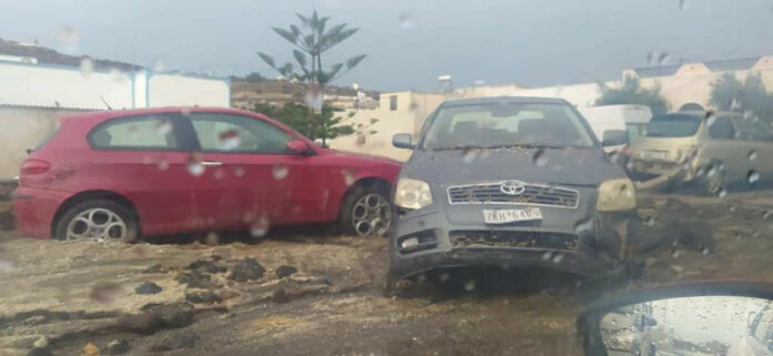 Σαντορίνη-Κακοκαιρία: Κατολισθήσεις στο λιμάνι – Κινητοποίηση της Πυροσβεστικής