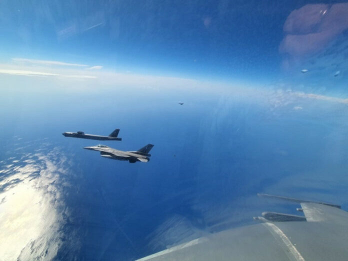 Στους ελληνικούς αιθέρες ελληνικά F-16 με αμερικανικό Β-52 και ιταλικά Eurofighter Typhoon