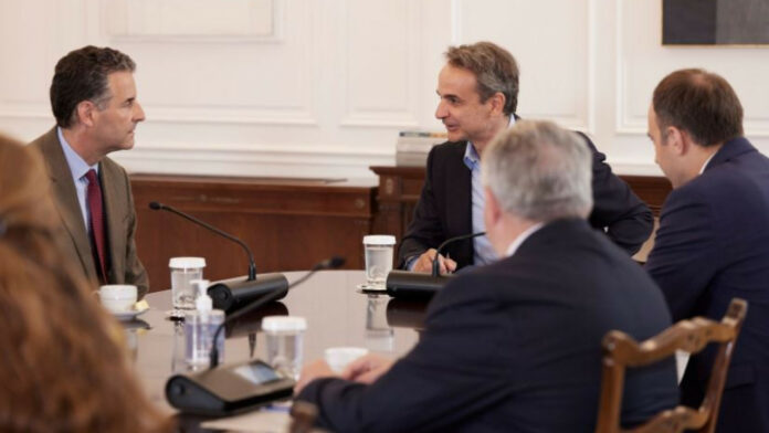 Συνάντηση Μητσοτάκη – Sarbanes: Η Ελλάδα πυλώνας σταθερότητας και κόμβος μεταφορών