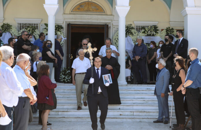 Το τελευταίο αντίο στον Διονύση Σιμόπουλο