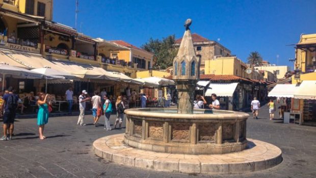 Τουρισμός: Μέχρι και μέσα Νοεμβρίου η σεζόν στη Ρόδο