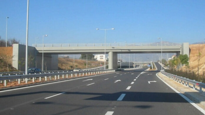 Τροχαίο ατύχημα στην Αττική Οδό – Δυσχέρεια στην κυκλοφορία