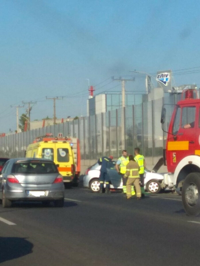 Τροχαίο στην Αθηνών- Λαμίας: Σοβαρός τραυματισμός οδηγού μηχανής