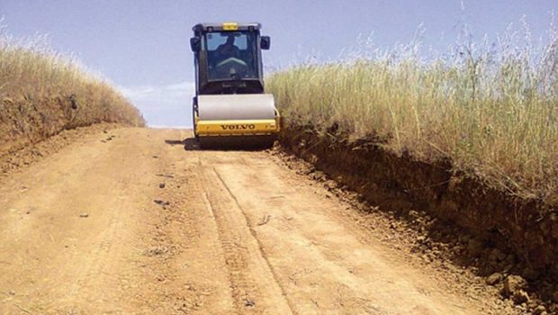 ΥπΑΑΤ: Στα 106,8 εκατ. ευρώ τα έργα αγροτικής οδοποιίας- Υπερδέσμευση 63 εκατ. ευρώ