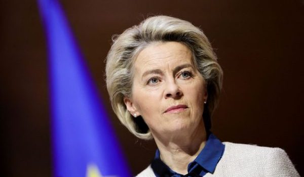 Φον ντερ Λάιεν: Να αποσυνδεθεί η τιμή του ρεύματος από το φυσικό αέριο