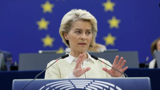 Φον ντερ Λάιεν για έξοδο από ενισχυμένη εποπτεία: Χάρη στην αποφασιστικότητά της, η Ελλάδα ατενίζει το μέλλον με αισιοδοξία