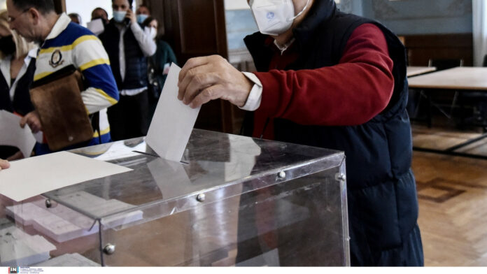 Φτιάχνουν τα ψηφοδέλτιά τους οι «τρεις μεγάλοι»: Μεγάλο στοίχημα τα νέα πρόσωπα