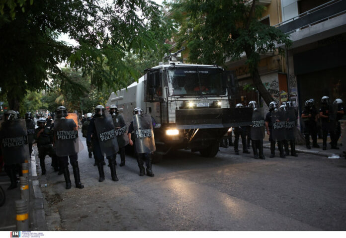 Ένταση στην πορεία κατά του σταθμού Μετρό στα Εξάρχεια