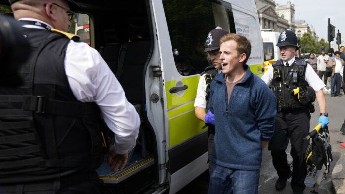 Βρετανία: Συνελήφθησαν οι εισβολείς στη Βουλή των Κοινοτήτων