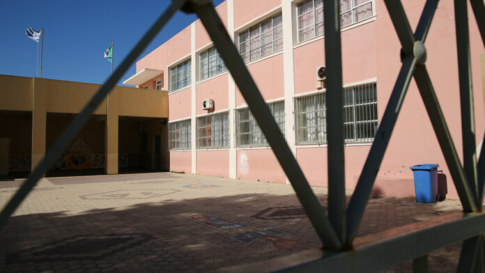 Βόλος: Ελεύθερη η 42χρονη που εισέβαλε με μαχαίρι σε σχολείο– Tι υποστηρίζει