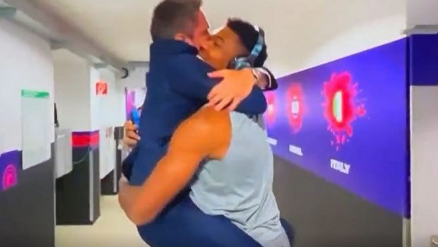 Δεν ξανάγινε: Ο Τζανμάρκο Ποτσέκο πήδηξε πάνω στον Γιάννη Αντετοκούνμπο (vid)