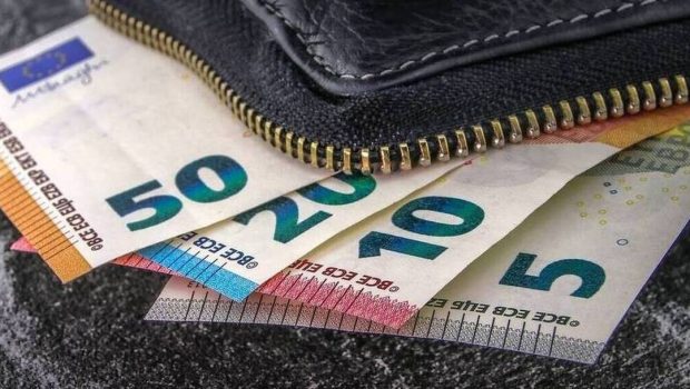 Εισφορά αλληλεγγύης: Τι κερδίζουν οι φορολογούμενοι από την κατάργησή της – Παραδείγματα