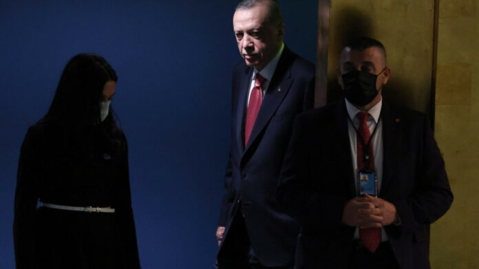 Ελληνοτουρκικά: Απειλές από τον εκνευρισμένο Ερντογάν – Στο στόχαστρο Ελλάδα και ΗΠΑ